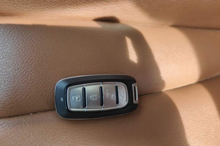 Used Haval H6 Coupe 2015 Blue Label 2.0T Automatic Two-Wheel Drive Prestige Model Vehicle Key