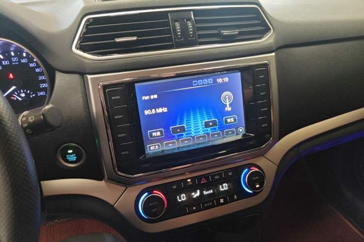Used Haval H6 Coupe 2016 Blue Label 1.5T Automatic Two-Wheel Drive Elite Model Audio And AC Panel