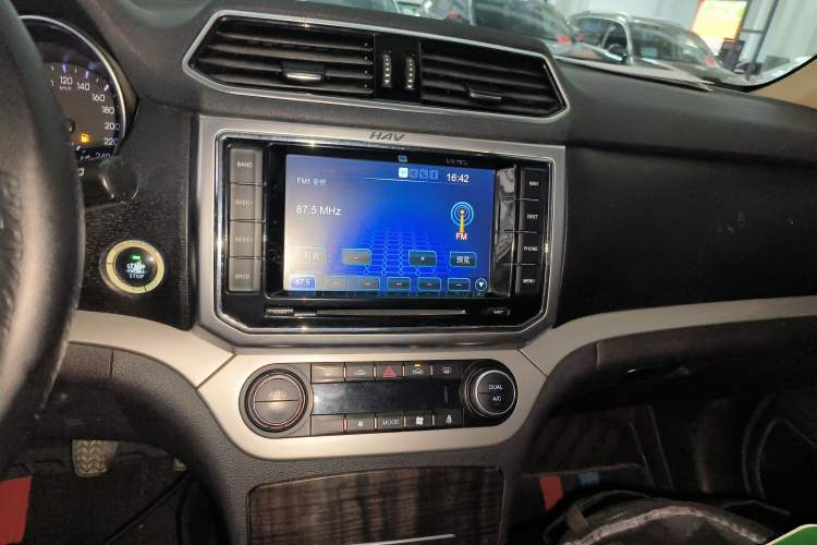 Used Haval H6 Coupe 2016 Blue Label 1.5T Manual Two-Wheel Drive Urban Model Audio And AC Panel