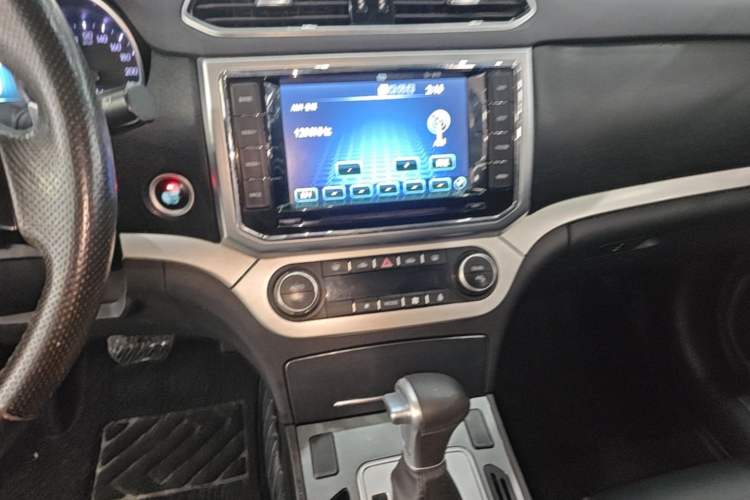 Used Haval H6 Coupe 2016 Blue Label 1.5T Automatic Two-Wheel Drive Urban Model Audio And AC Panel