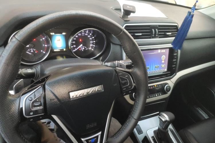 Used Haval H6 Coupe 2016 Blue Label 1.5T Automatic Two-Wheel Drive Urban Model Center Console