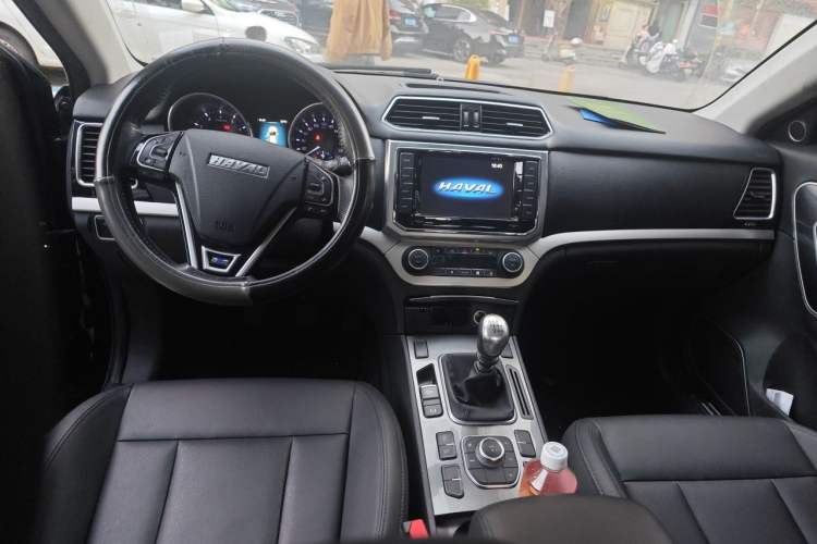 Used Haval H6 Coupe 2016 Blue Label 1.5T Manual Two-Wheel Drive Urban Model Center Console