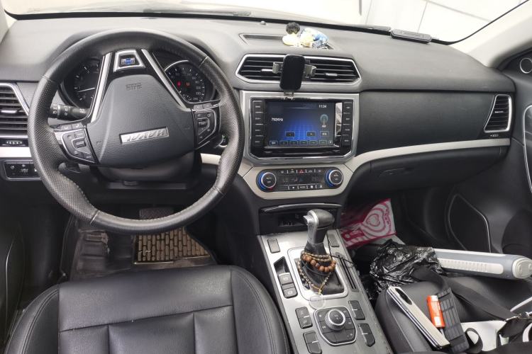Used Haval H6 Coupe 2016 Blue Label 1.5T Automatic Two-Wheel Drive Urban Model Center Console