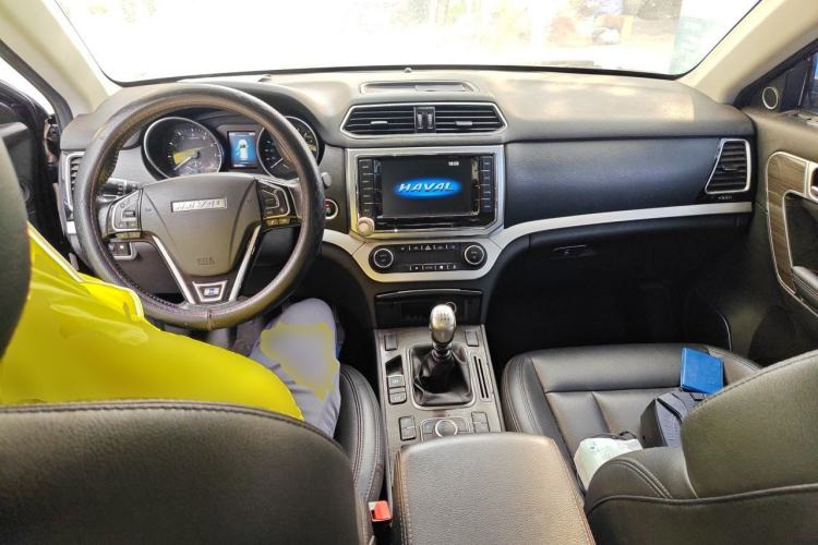 Used Haval H6 Coupe 2016 Blue Label 1.5T Manual Two-Wheel Drive Elite Model Center Console