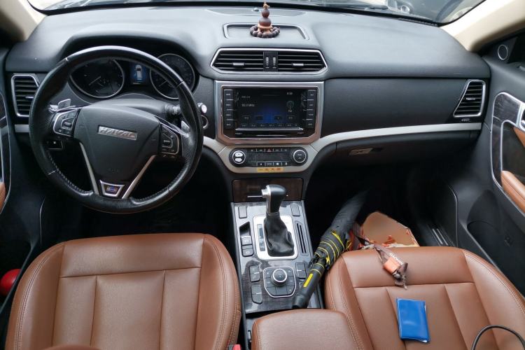 Used Haval H6 Coupe 2016 Blue Label 1.5T Automatic Two-Wheel Drive Urban Model Center Console