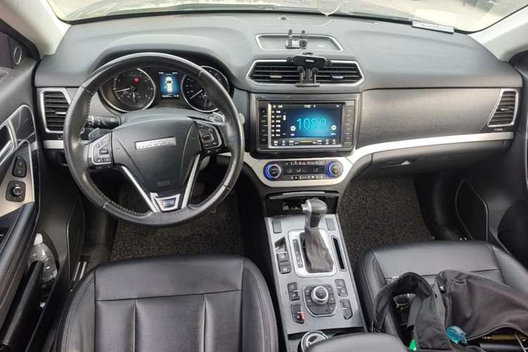Used Haval H6 Coupe 2016 Blue Label 1.5T Automatic Two-Wheel Drive Elite Model Center Console