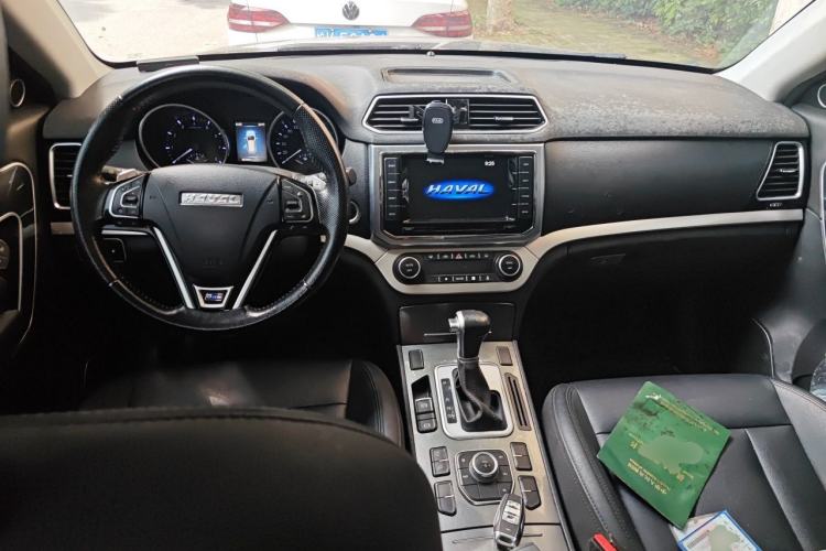 Used Haval H6 Coupe 2016 Blue Label 1.5T Automatic Two-Wheel Drive Urban Model Center Console