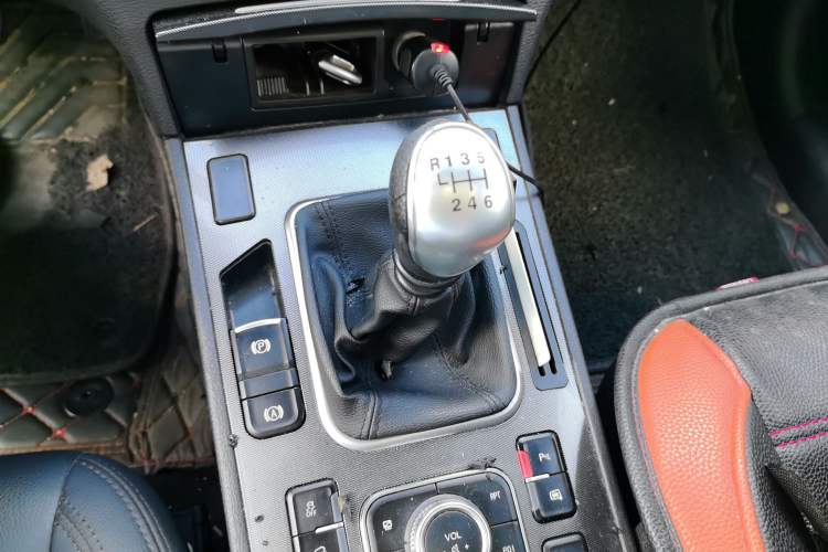 Used Haval H6 Coupe 2016 Blue Label 1.5T Manual Two-Wheel Drive Elite Model Gear Lever