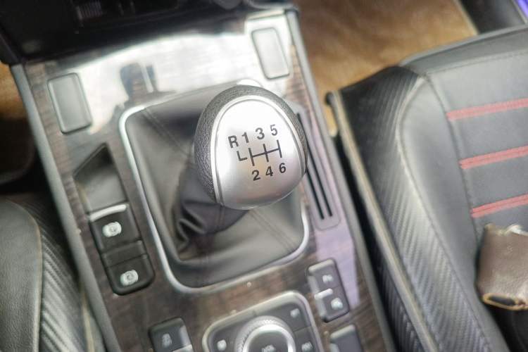 Used Haval H6 Coupe 2016 Blue Label 1.5T Manual Two-Wheel Drive Elite Model Gear Lever