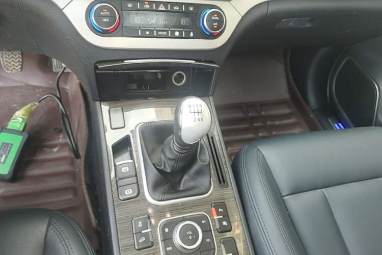 Used Haval H6 Coupe 2016 Blue Label 1.5T Manual Two-Wheel Drive Elite Model Gear Lever