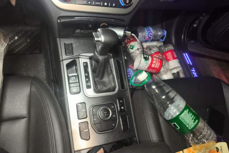 Used Haval H6 Coupe 2016 Blue Label 1.5T Automatic Two-Wheel Drive Elite Model Gear Lever