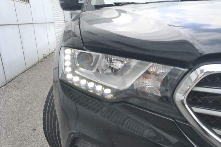 Used Haval H6 Coupe 2016 Blue Label 1.5T Automatic Two-Wheel Drive Urban Model Right Front Headlight
