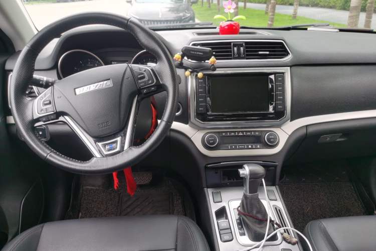 Used Haval H6 Coupe 2016 Blue Label 1.5T Automatic Two-Wheel Drive Urban Model Center Console