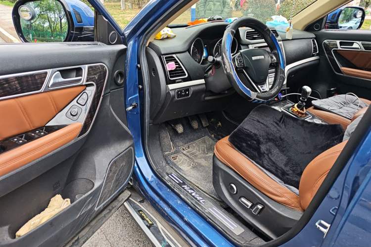 Used Haval H6 Coupe 2016 Blue Label 1.5T Manual Two-Wheel Drive Elite Model Driver Seat
