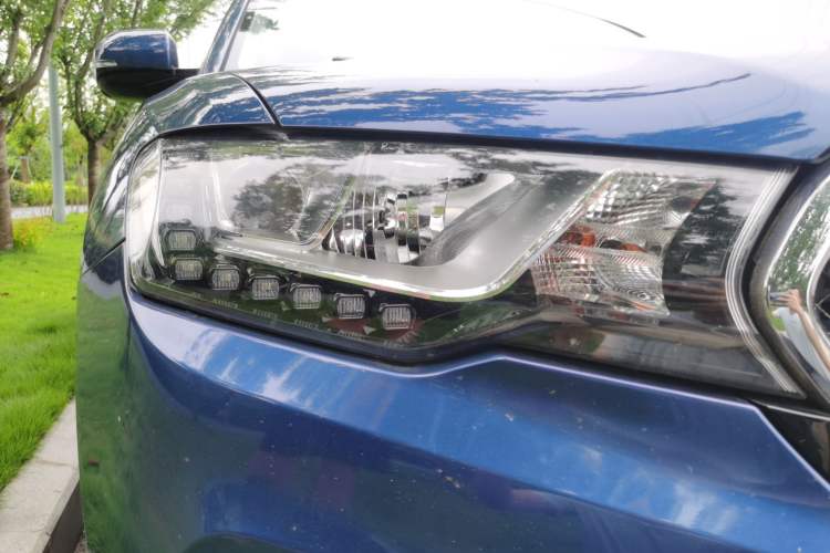 Used Haval H6 Coupe 2016 Blue Label 1.5T Automatic Two-Wheel Drive Urban Model Right Front Headlight