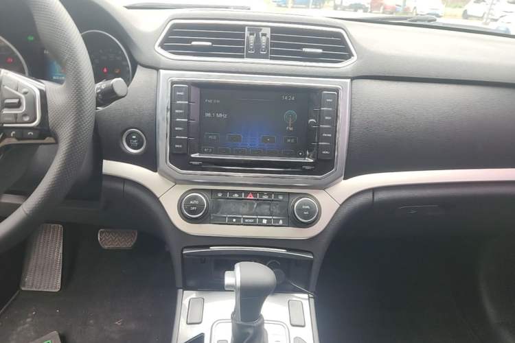 Used Haval H6 Coupe 2016 Blue Label 1.5T Automatic Two-Wheel Drive Urban Model Audio And AC Panel
