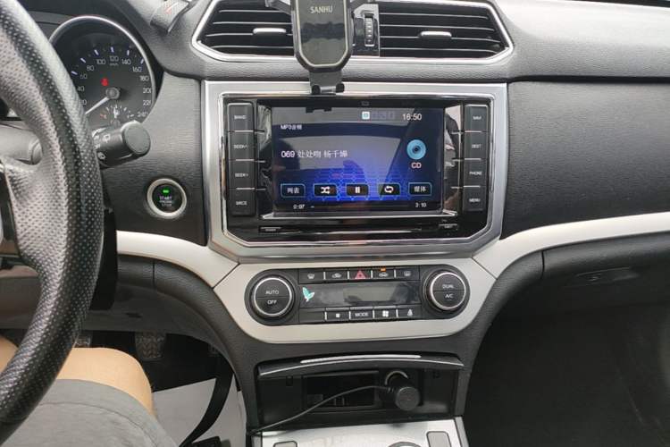 Used Haval H6 Coupe 2016 Blue Label 1.5T Manual Two-Wheel Drive Urban Model Audio And AC Panel