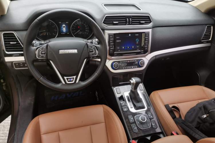 Used Haval H6 Coupe 2016 Blue Label 1.5T Automatic Two-Wheel Drive Elite Model Center Console