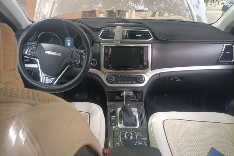 Used Haval H6 Coupe 2016 Blue Label 1.5T Automatic Two-Wheel Drive Elite Model Center Console