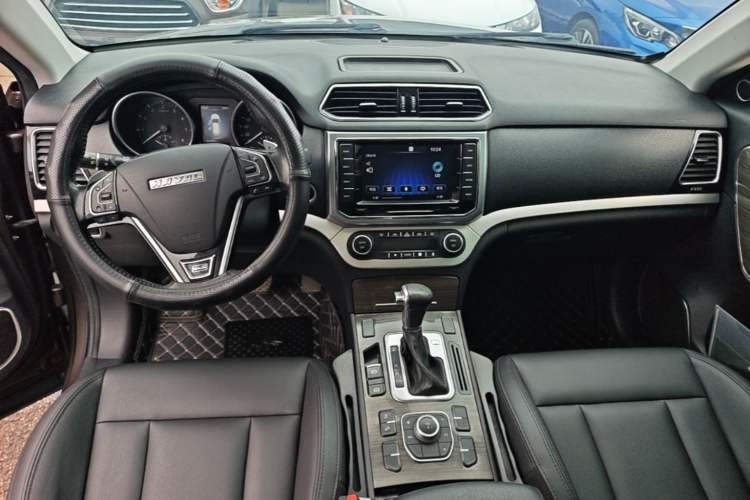 Used Haval H6 Coupe 2016 Blue Label 1.5T Automatic Two-Wheel Drive Urban Model Center Console