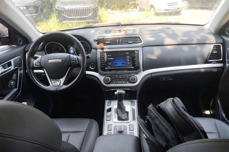 Used Haval H6 Coupe 2016 Blue Label 1.5T Automatic Two-Wheel Drive Elite Model Center Console