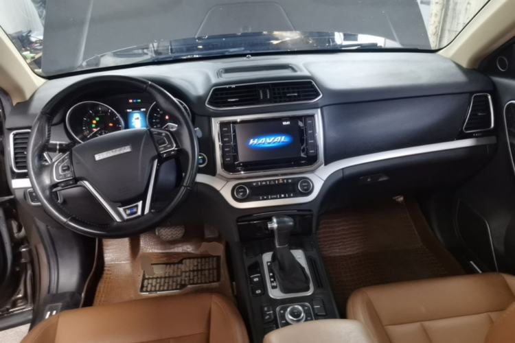 Used Haval H6 Coupe 2016 Blue Label 1.5T Automatic Two-Wheel Drive Urban Model Center Console