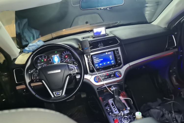 Used Haval H6 Coupe 2016 Blue Label 1.5T Automatic Two-Wheel Drive Elite Model Center Console