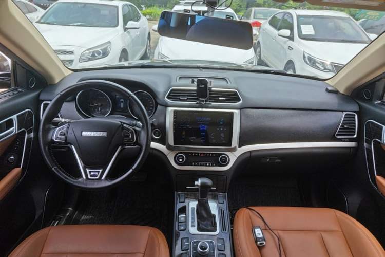 Used Haval H6 Coupe 2016 Blue Label 1.5T Automatic Two-Wheel Drive Urban Model Center Console