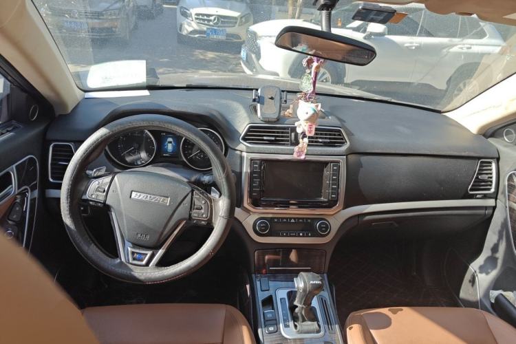 Used Haval H6 Coupe 2016 Blue Label 1.5T Automatic Two-Wheel Drive Urban Model Center Console