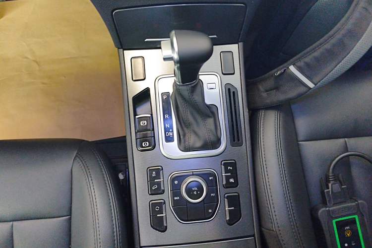 Used Haval H6 Coupe 2016 Blue Label 1.5T Automatic Two-Wheel Drive Elite Model Gear Lever