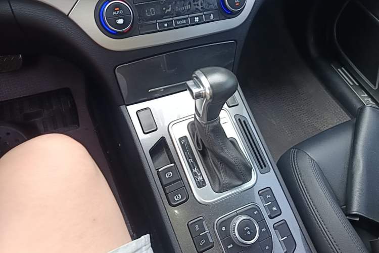 Used Haval H6 Coupe 2016 Blue Label 1.5T Automatic Two-Wheel Drive Elite Model Gear Lever