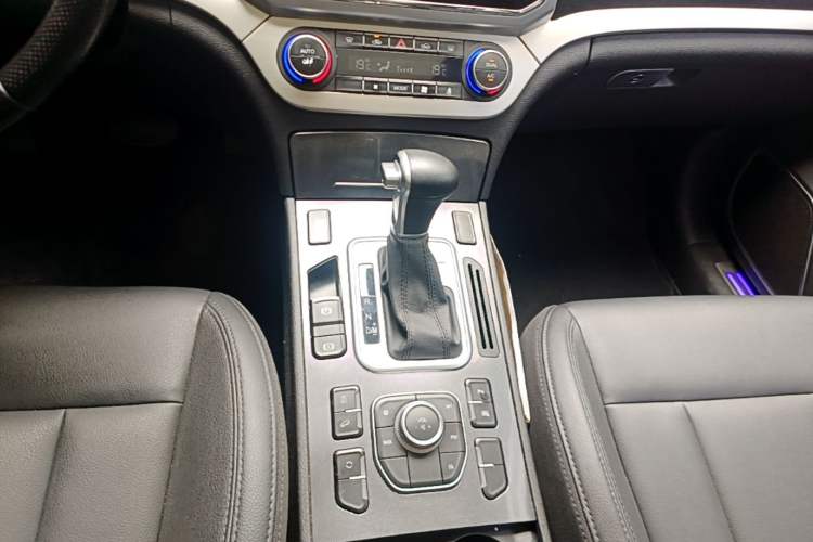 Used Haval H6 Coupe 2016 Blue Label 1.5T Automatic Two-Wheel Drive Elite Model Gear Lever