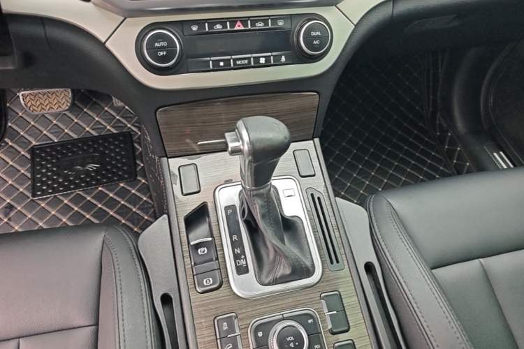 Used Haval H6 Coupe 2016 Blue Label 1.5T Automatic Two-Wheel Drive Urban Model Gear Lever