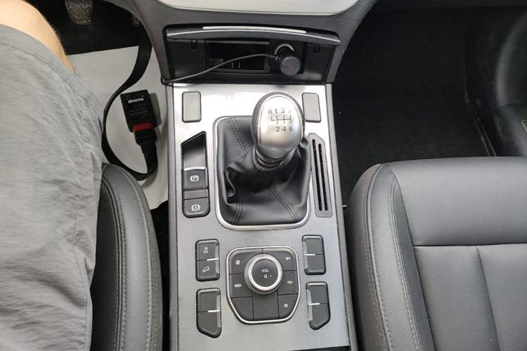 Used Haval H6 Coupe 2016 Blue Label 1.5T Manual Two-Wheel Drive Urban Model Gear Lever