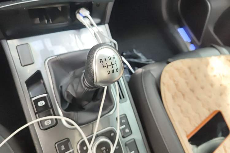 Used Haval H6 Coupe 2016 Blue Label 1.5T Manual Two-Wheel Drive Elite Model Gear Lever