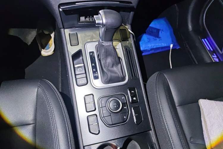 Used Haval H6 Coupe 2016 Blue Label 1.5T Automatic Two-Wheel Drive Elite Model Gear Lever