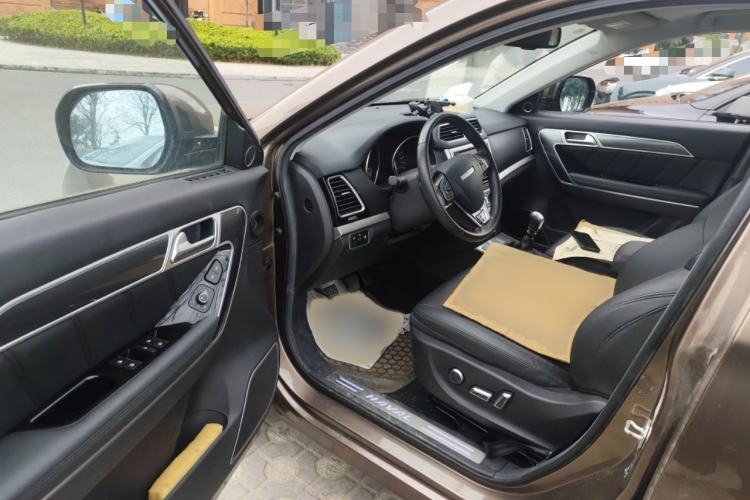Used Haval H6 Coupe 2016 Blue Label 1.5T Manual Two-Wheel Drive Elite Model Interior 3