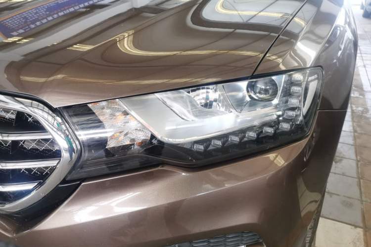 Used Haval H6 Coupe 2016 Blue Label 1.5T Automatic Two-Wheel Drive Urban Model Left Front Headlight
