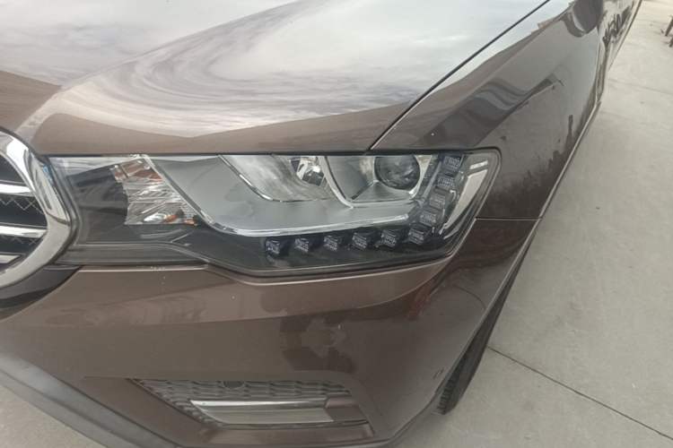 Used Haval H6 Coupe 2016 Blue Label 1.5T Manual Two-Wheel Drive Elite Model Left Front Headlight