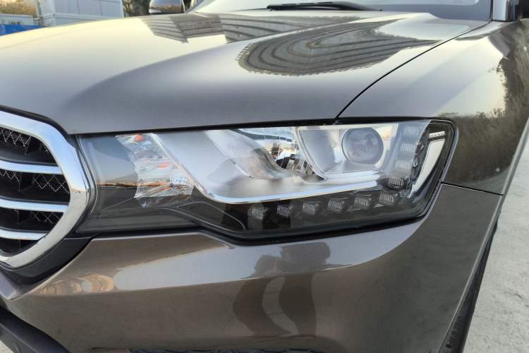 Used Haval H6 Coupe 2016 Blue Label 1.5T Automatic Two-Wheel Drive Elite Model Left Front Headlight
