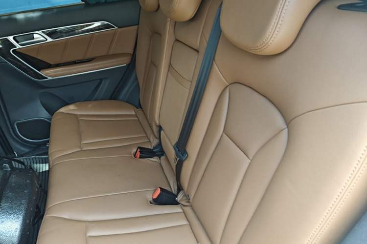 Used Haval H6 Coupe 2016 Blue Label 1.5T Automatic Two-Wheel Drive Urban Model Left Rear Seat