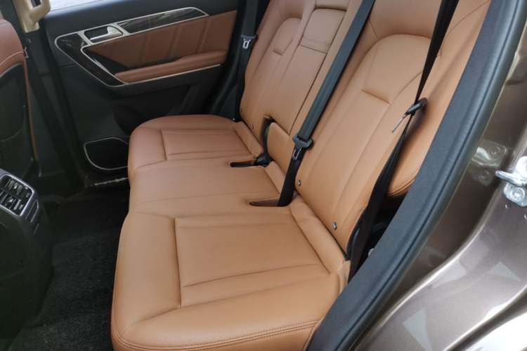 Used Haval H6 Coupe 2016 Blue Label 1.5T Automatic Two-Wheel Drive Elite Model Left Rear Seat