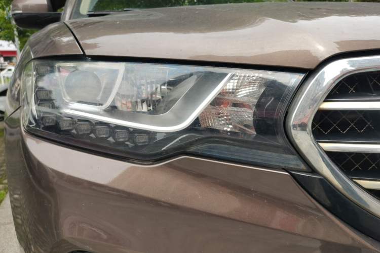 Used Haval H6 Coupe 2016 Blue Label 1.5T Automatic Two-Wheel Drive Urban Model Right Front Headlight