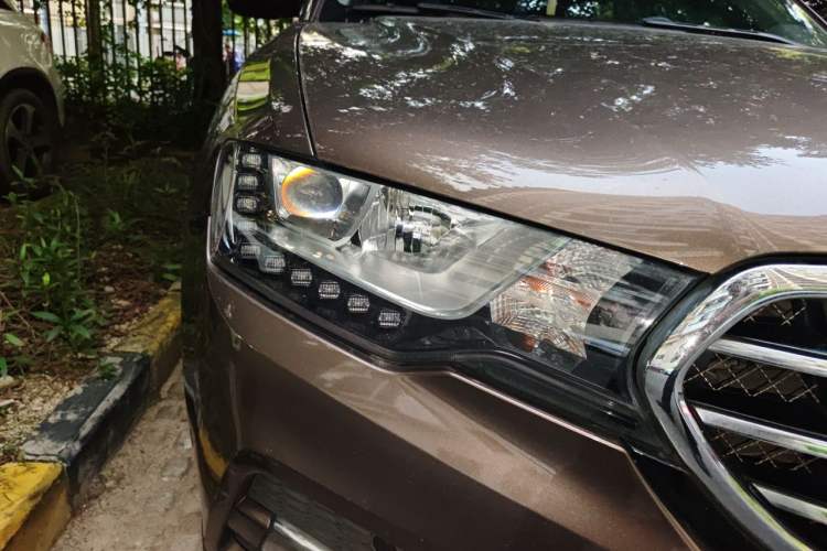 Used Haval H6 Coupe 2016 Blue Label 1.5T Automatic Two-Wheel Drive Elite Model Right Front Headlight