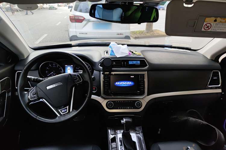 Used Haval H6 Coupe 2016 Blue Label 1.5T Automatic Two-Wheel Drive Elite Model Center Console