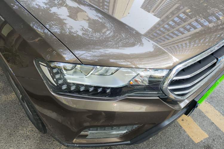 Used Haval H6 Coupe 2016 Blue Label 1.5T Automatic Two-Wheel Drive Elite Model Right Front Headlight