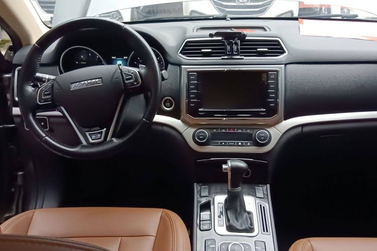 Used Haval H6 Coupe 2016 Blue Label 1.5T Automatic Two-Wheel Drive Urban Model Center Console