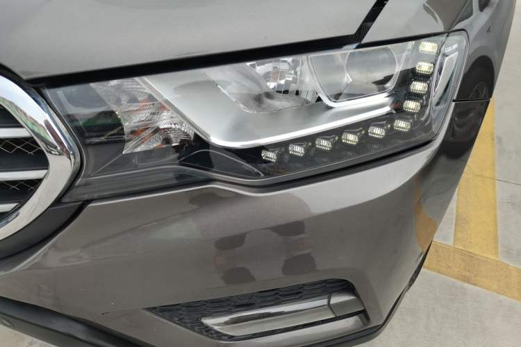 Used Haval H6 Coupe 2016 Blue Label 1.5T Automatic Two-Wheel Drive Elite Model Left Front Headlight