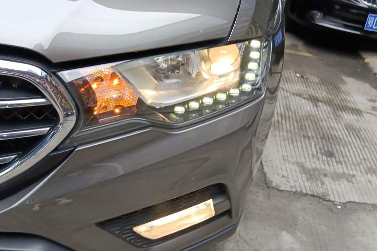 Used Haval H6 Coupe 2016 Blue Label 1.5T Automatic Two-Wheel Drive Urban Model Left Front Headlight