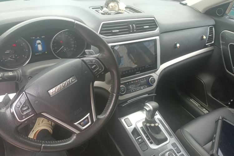 Used Haval H6 Coupe 2016 Blue Label 1.5T Automatic Two-Wheel Drive Urban Model Center Console